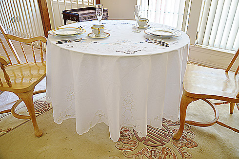 Imperial fine embroidery tablecloth. 88"Round. White. - Click Image to Close